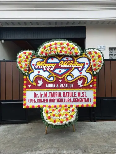 Papan Bunga Pernikahan araya